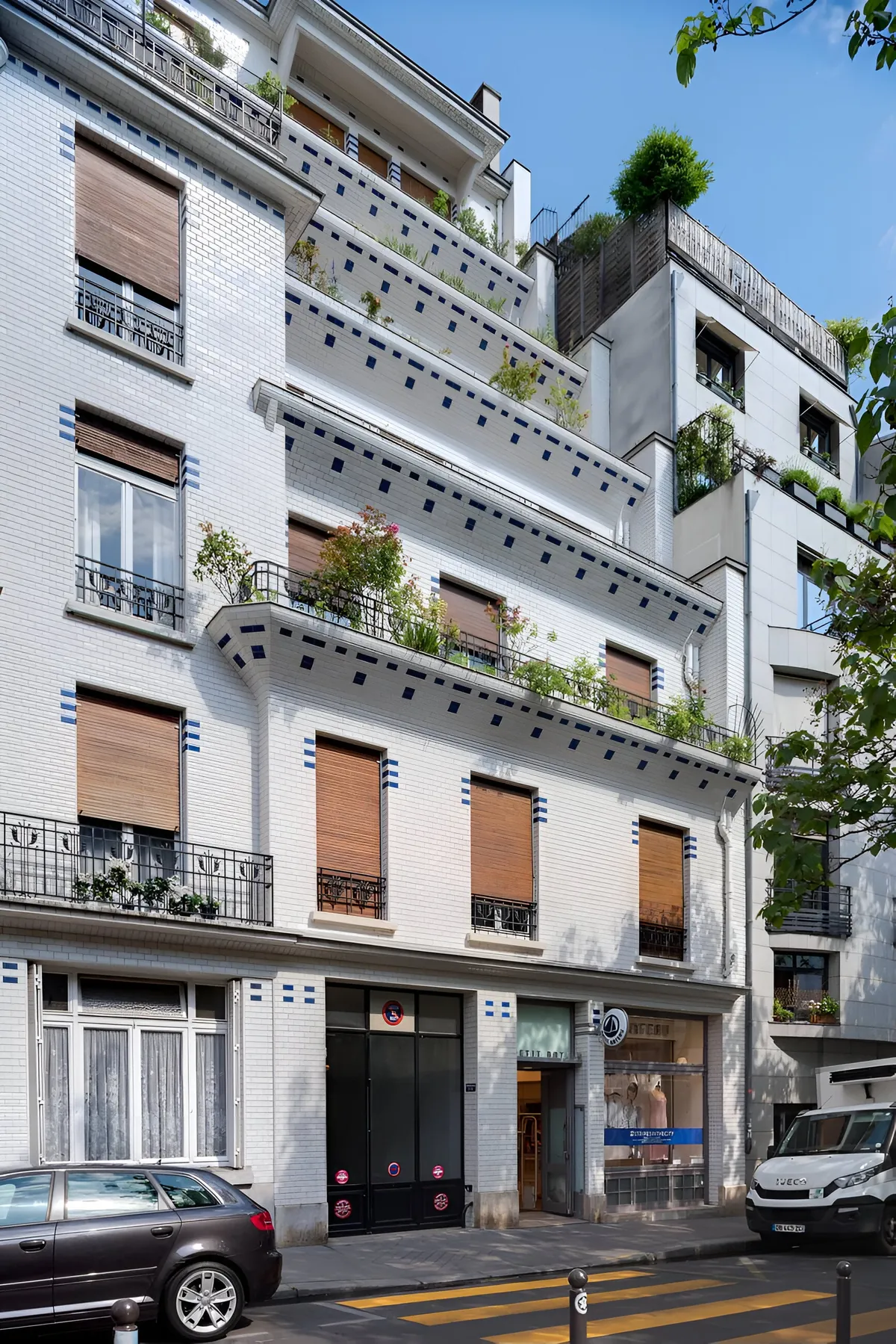 Residential building at 26 rue Vavin, Paris (1912-1914) by architects Charles Sarazin and Henri Sauvage