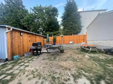 A few years ago my rotting fence fell over so I decided to build it back better.