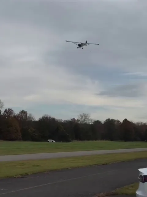 How banner tow planes catch the banner