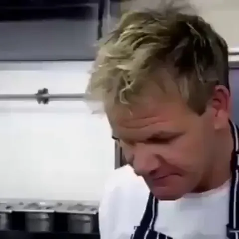 Chef dies inside after tasting Gordon Ramsay pad thai