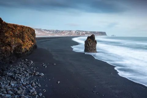 Black Sand Beach, Dyrhólaey, Iceland [OC] [5626x3750]