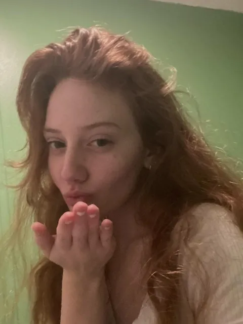 Your first thought about me? Be honest.. most guys dont like 18F redheads :(