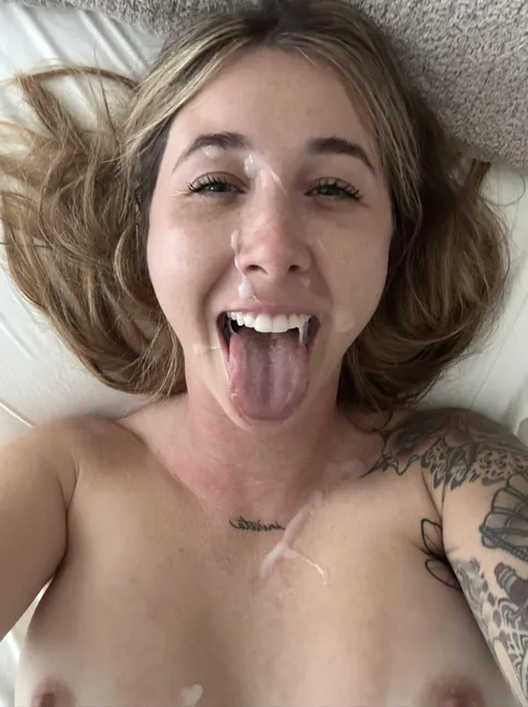 Cumshot on my big boobs VS slutty face, which one wins? 1-5 😇