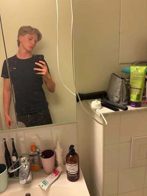 Pre vs after shower (18m twink)