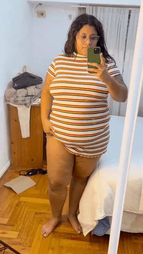 hope u wont report the chubby coworker to HR if she flashes u🤭