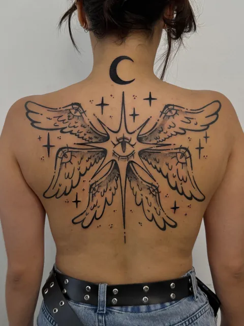 Finally did the second session (the moon + stars + touch ups on the lines) - done by me based in Barcelona :)