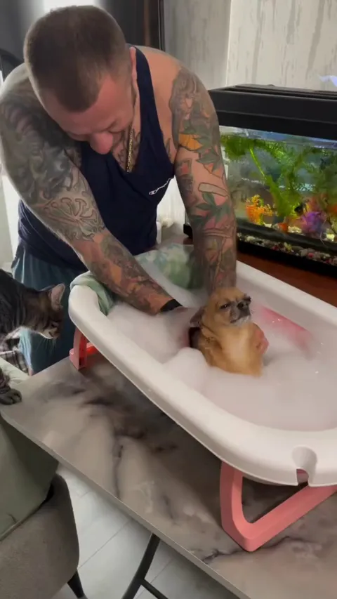 Daddy's got an assistant, too.