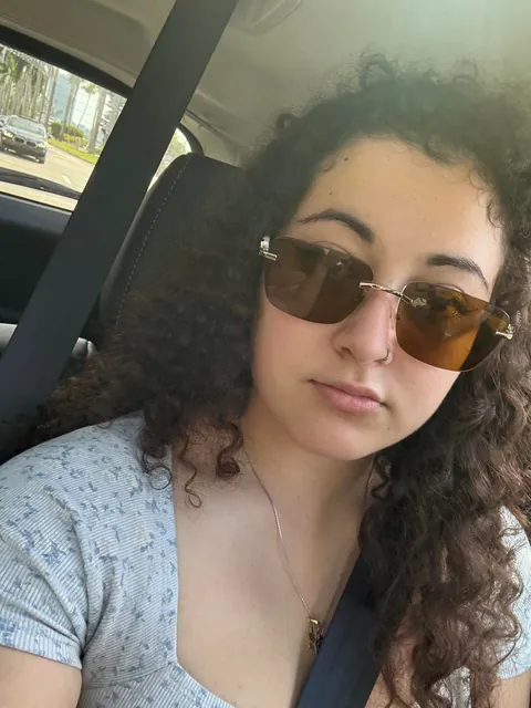 I'm back again lol 20F, still got daddy issues and changed my glasses