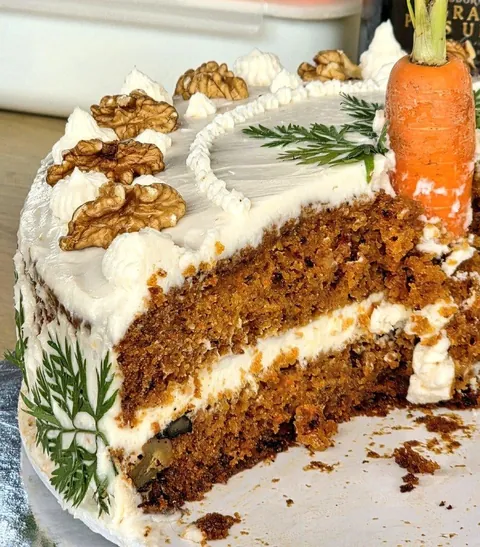 [Homemade] my first carrot cake!