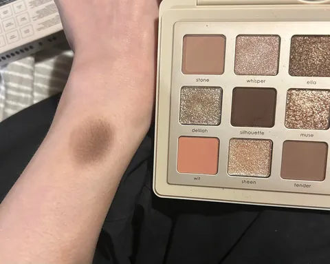 Got my first Natasha Denona palette and I hate the quality