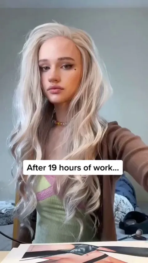 Pure talent it took her 5 attempts to finally make it. drawing two person at the same time in one picture.