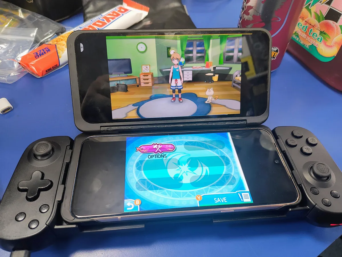 Decided to turn my old phone into a 3DS XXL.