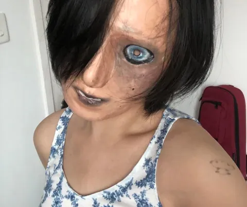 I made a mask. Hope you like it. Or not.