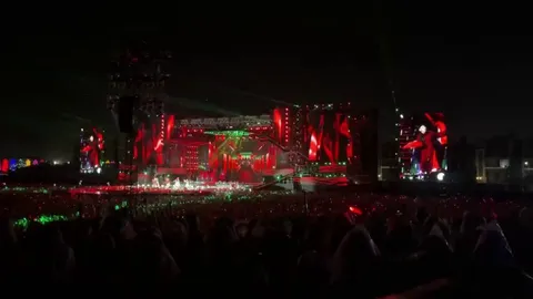 Concert in Vietnam constantly flashed by lightning bolts in a thunderstorm