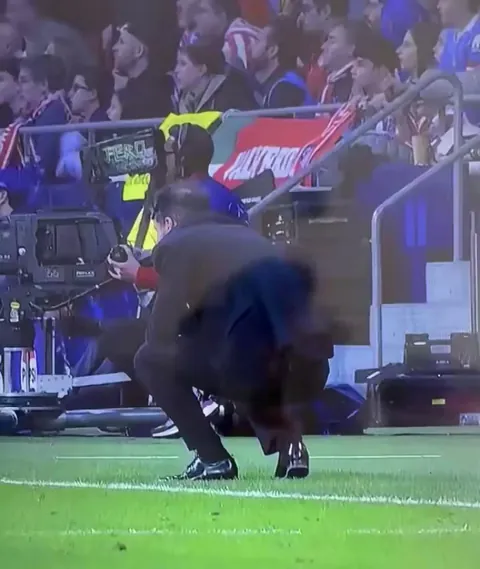Marcos Llorente pushing Diego Simeone to the ground when Sørloth scored to make it 3-1 vs Club Brugge.