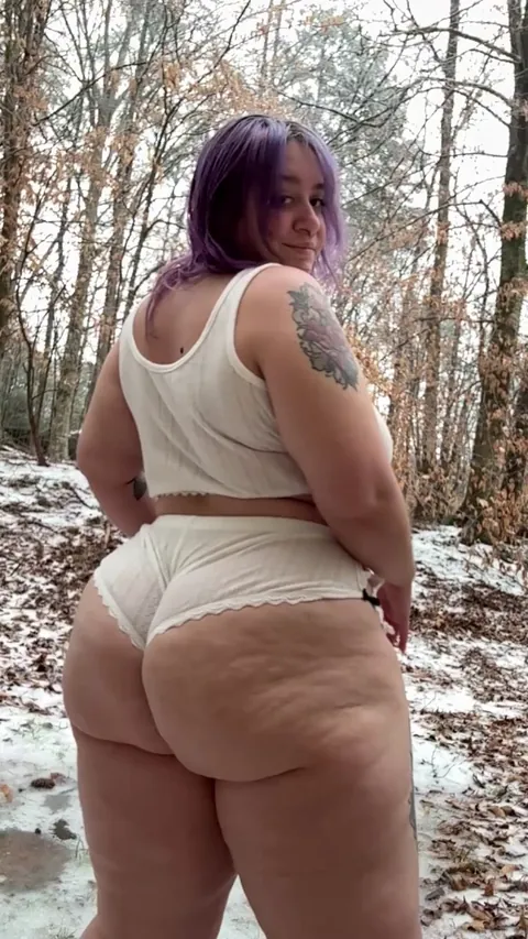 Hope you’d be brave enough to fuck a pawg in the snow ❄️