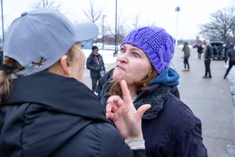 (OC) Protestors offering free snacks get confronted by ICE supporter in MN
