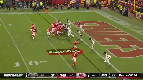 [Highlight] Khalen Saunders has big man interception and shows off his wheels