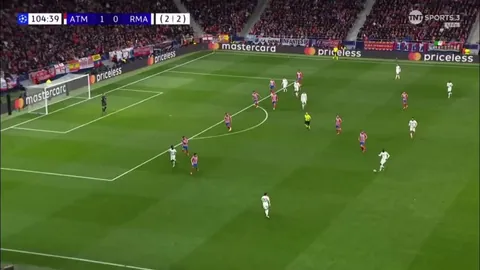 Full replay of Jude Bellingham furious at Vini Jr. for not bothering after losing the ball