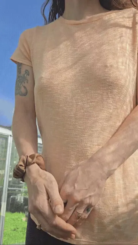 The sun makes me smile