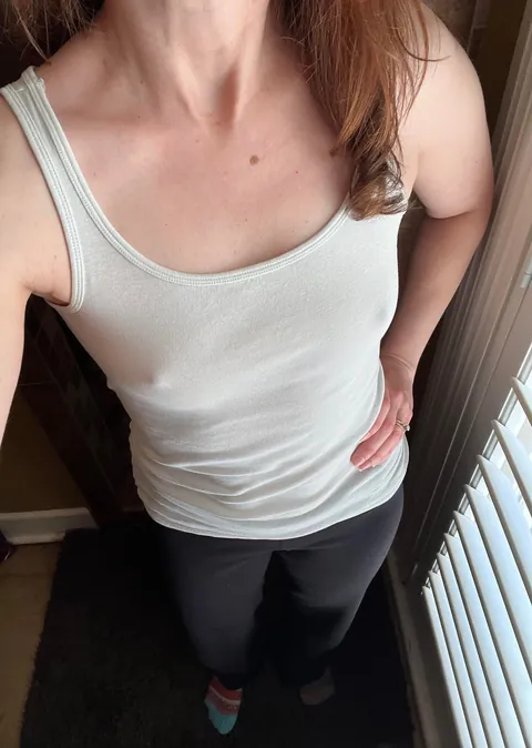 Swipe to see the clothes come off… 😋