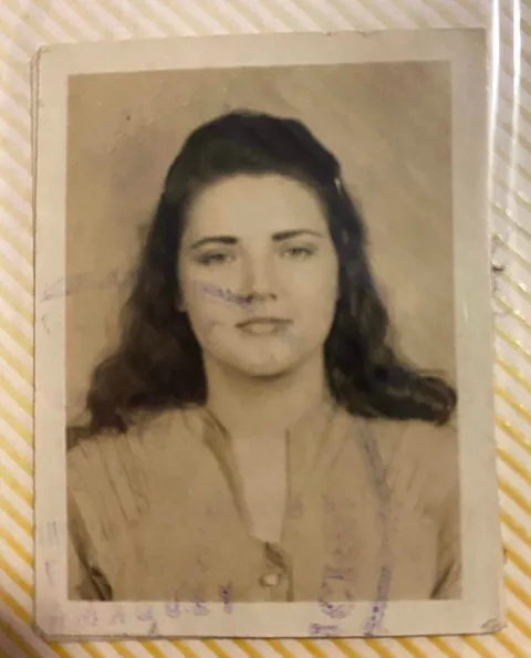 My adoptive mother in 1940s–50s Camagüey, Cuba — timeless beauty and grace 🌹🇨🇺