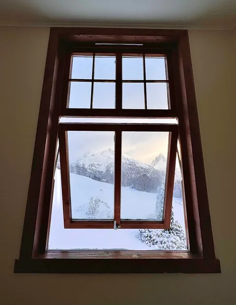 My girlfriends cozy farmhouse in Norway, with a winter &amp; summer comparison :)