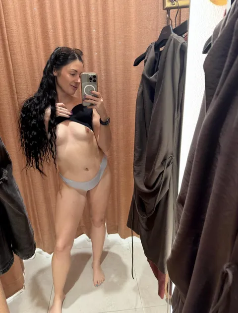 If I was in your change room and asked for help… would you help me 🥰