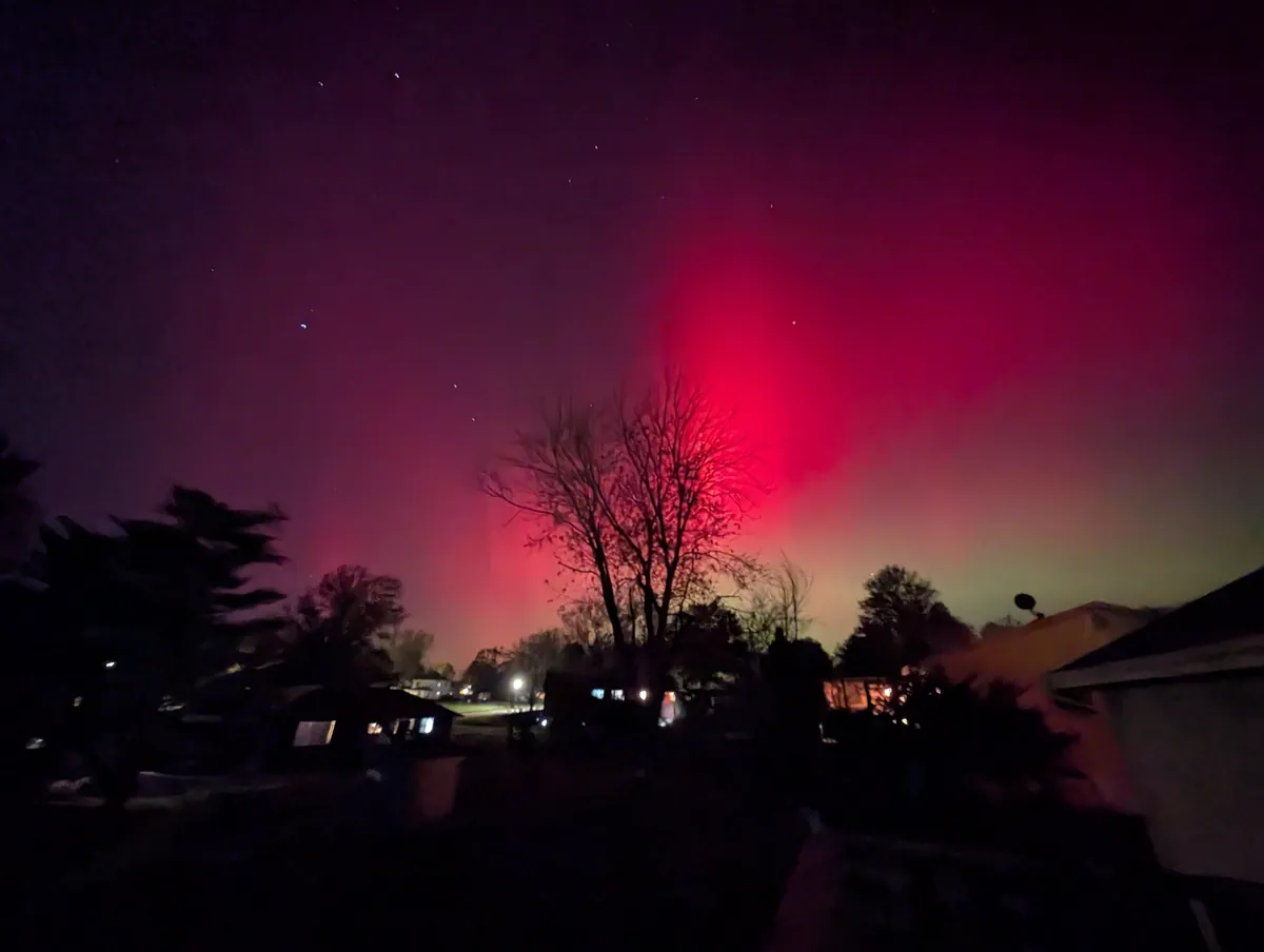 Aurora Borealis is visible in Iowa right now. This is the first time I've seen it.