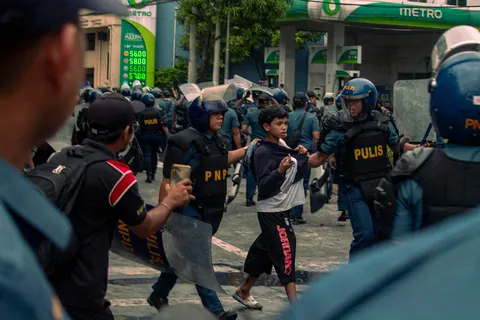 Some of the photos na napitik ko during Yung Lonita Rally and Ayala Bridge Riot (oc)