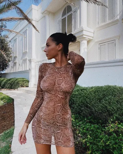 Gallery of lovely ladies in tight dresses