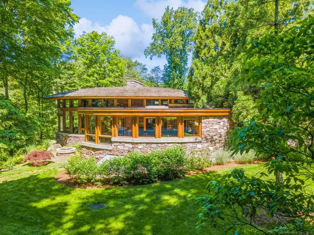 Modest but classy (New Canaan, Connecticut, US).