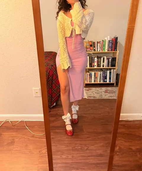 My outfits in emojis this week are basically 🦉📚 🦇 🎀⛰️