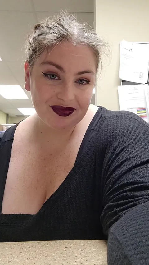 Happy Thursday! xo the office slut