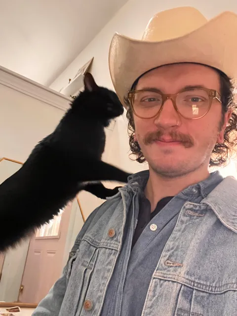 And to think someone tried to throw this guy away like trash. Happy Holidays from Hefty Fabuloso.