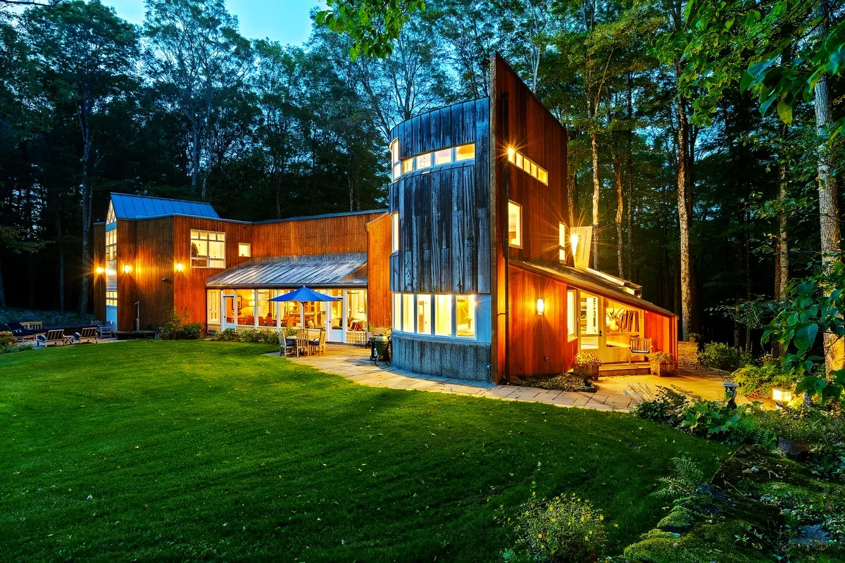 Modern wooden mansion (Woodstock, Vermont, US).