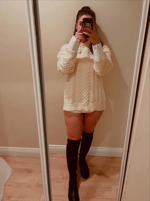 I love this white sweater 🤍
