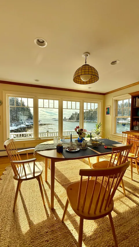 Snowy Sunday morning in Maine ☃️🌲