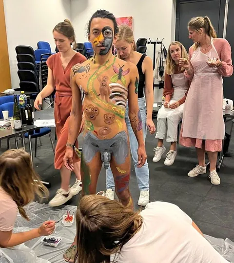 CFNM nude body painting