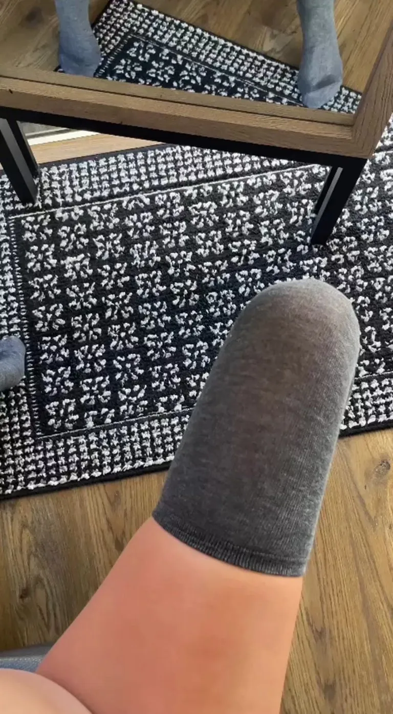 The thighhighs that wrap around your face while eating 🤤