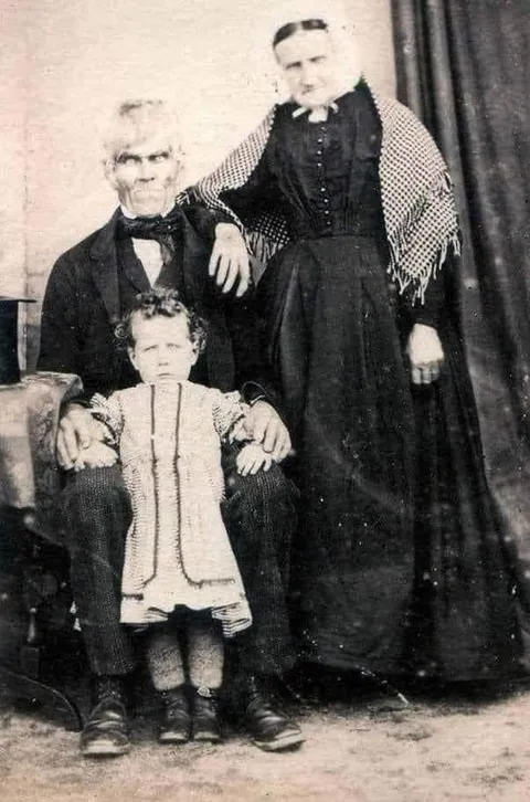 A lovely family portrait from the 1800s