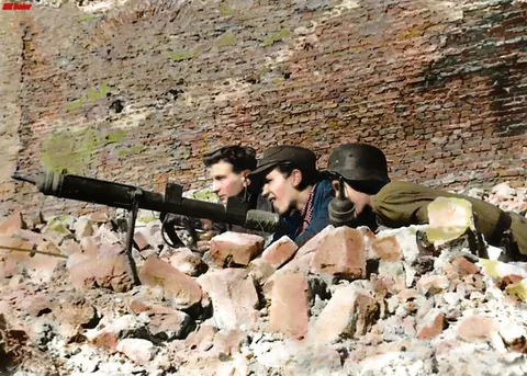 The Warsaw Uprising in Color 2