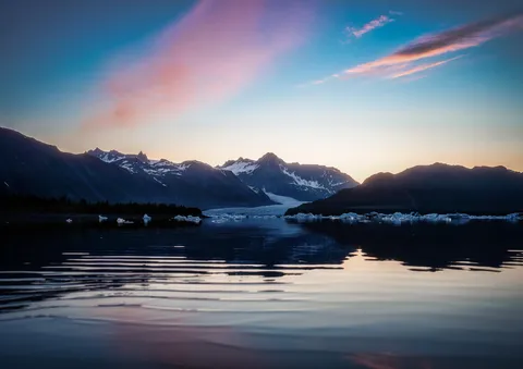 Bear Glacier Lagoon, Alaska [OC] [2048x1449]