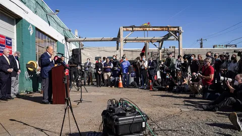 1 year ago today: Rudy speaks at Four Seasons total landscaping