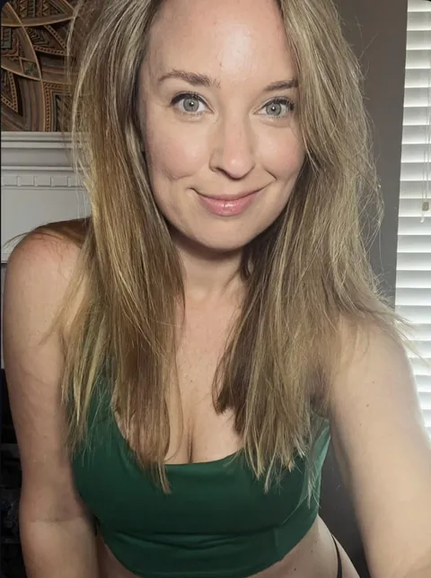 Come get snowed in with me [F]