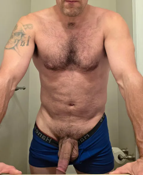 (48) straight dad trying to stay in the dilf category
