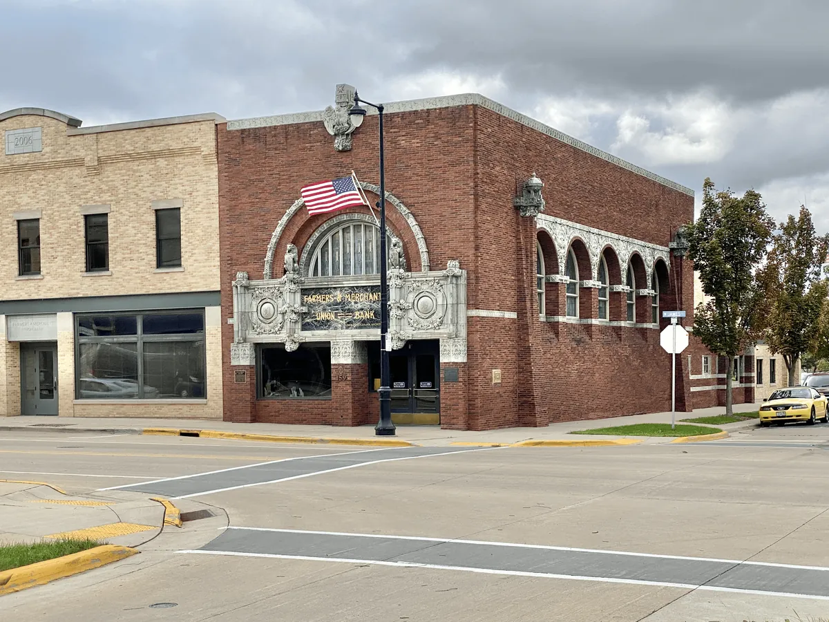 Some of Louis Sullivan's 'Jewelboxes', which are banks he designed in small towns the Midwest. Exterior | Interior. All of his banks still stand today!