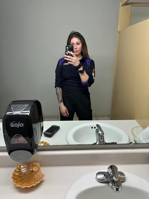 Am I hot for a mom? 🙈🤷🏻‍♀️ f25