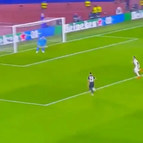 Militao cuts a dangerous pass, falls down and immediately flips to keep the pressure.