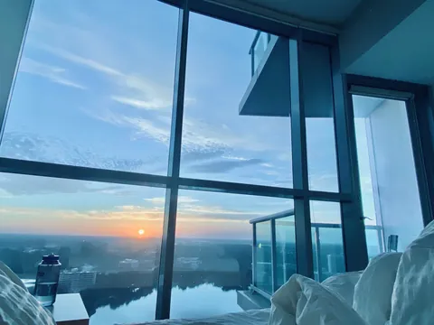 Used to wake up to this and go to bed to that for 1.5 years